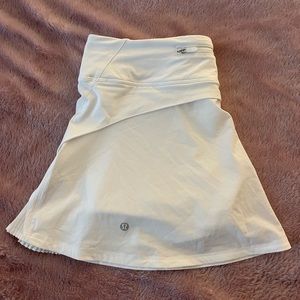 Lululemon Play Off the Pleats Mid-Rise Skirt - Size 8